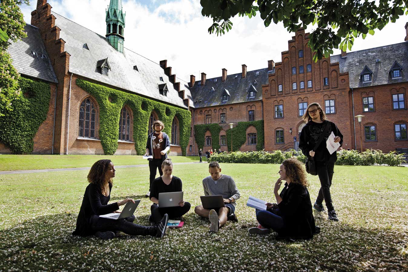 I dag skal vi tale om Kristendom kultur og kommunikation her på bloggen. Det skal handle om, hvad det er for en uddannelse